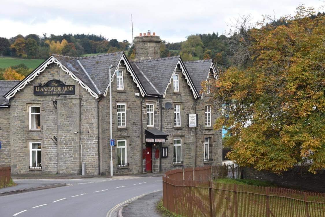 The Llanelwedd Arms Hotel Builth Wells Exterior foto